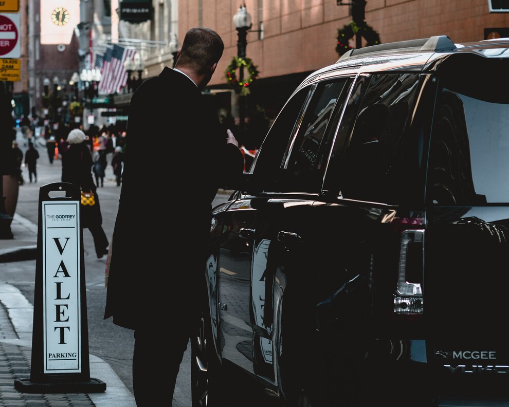 How Valet Parking Classes Up Your Events